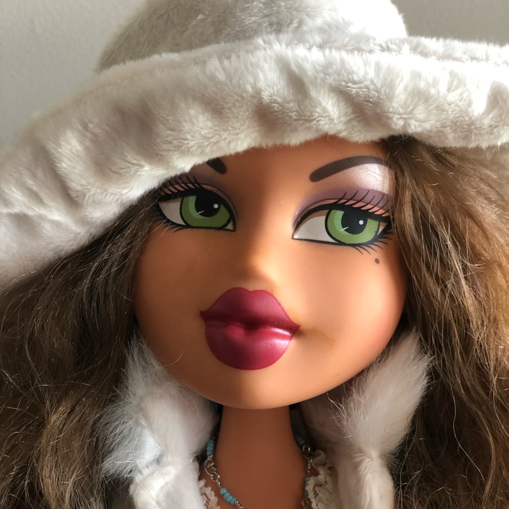 LIMITED COLLECTORS EDITION BIG BRATZ YASMIN DOLL - Picture 2 of 7